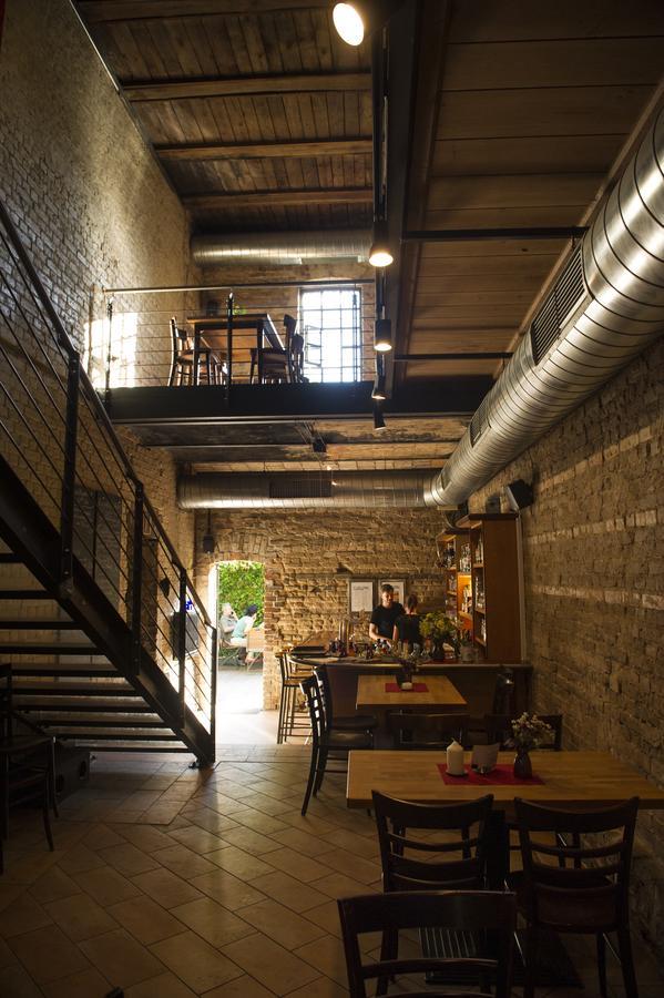 Basiskulturfabrik Oeko-Hotel ノイシュトレーリッツ エクステリア 写真