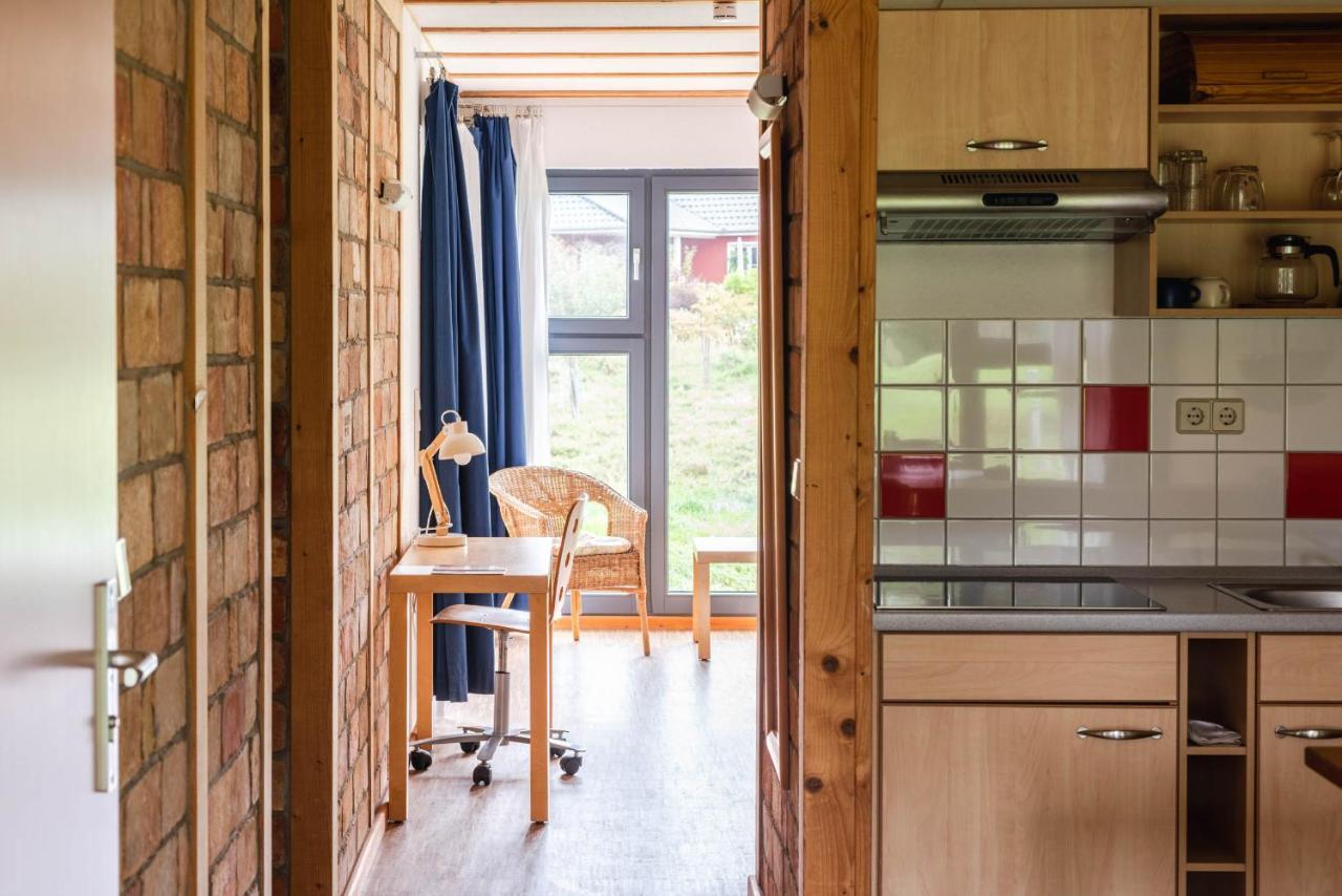 Basiskulturfabrik Oeko-Hotel ノイシュトレーリッツ エクステリア 写真